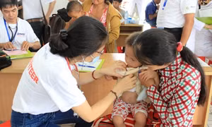  Phẫu thuật nụ cười cho 100 trẻ em miền Tây