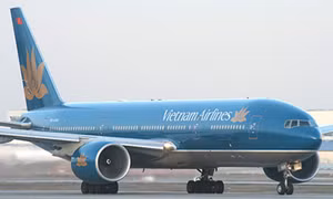 Máy bay Vietnam Airlines bị xịt lốp đã hạ cánh an toàn 
