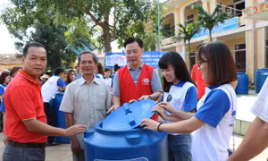 Tân Á Đại Thành ủng hộ đồng bào miền Trung