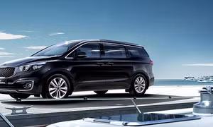Kia Sedona hút khách cuối năm