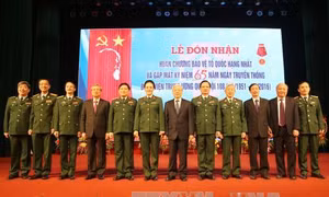 Bệnh viện Quân đội 108 nhận Huân chương Bảo vệ Tổ quốc hạng Nhất