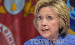 FBI chất vấn bà Hillary về email cá nhân