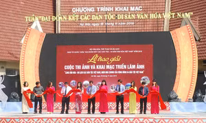 Khai mạc triển lãm ảnh về Làng Văn hóa - Du lịch các dân tộc Việt Nam