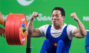 Lê Văn Công bước lên đỉnh cao thế giới bằng nghị lực phi thường