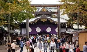 Thủ tướng Nhật Bản gửi đồ lễ tới đền Yasukuni