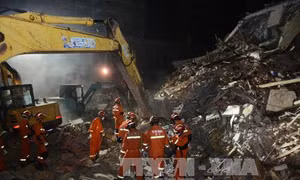 Sập nhà tại Trung Quốc, 5 người bị chôn vùi