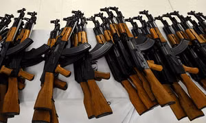 Nga bàn giao 10.000 khẩu AK-47 cho Afghanistan 