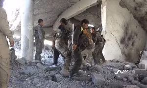 Hàng trăm tay súng IS ở Syria quay đầu "đào ngũ"