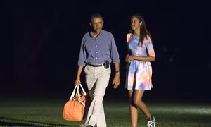 Dư luận Mỹ hóng chuyện dỗi hờn cha-con nhà Obama