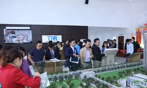 Xếp hàng xem căn hộ mẫu dự án Goldmark City
