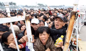 Méo mặt chen lấn mua vé trận Việt Nam - Indonesia