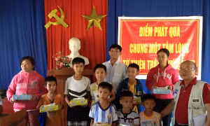 Chia sẻ yêu thương 