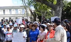 Phó Tỉnh trưởng Odessa xin lỗi về vụ lục soát Làng Sen