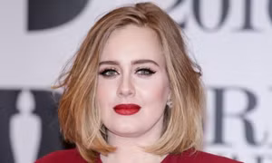 Ảnh riêng tư của Adele bị fan cuồng tung lên mạng