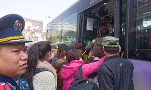 Hà Nội tổ chức xe buýt miễn phí đưa khách về các bến