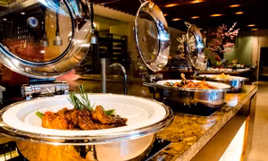 Tiệc mừng ngày 8/3 tại Khách sạn Crowne Plaza West Hà Nội