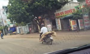 Bộ Y tế xác minh thông tin "cuốn chiếu bệnh nhân chở xe máy"