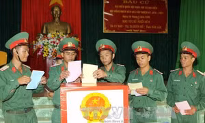 Cử tri Trung đoàn Bộ binh 95, Đăk Lăk đi bầu cử sớm
