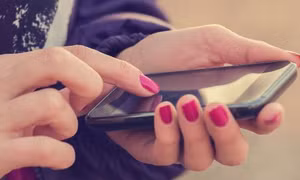 "iPhone" Nga giá chỉ 130USD