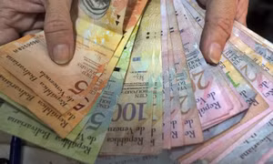 Venezuela phá giá đồng nội tệ