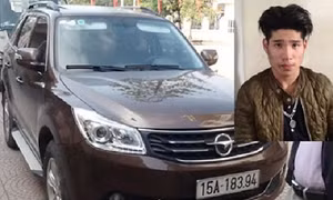 Lái ô tô không bằng, gây tai nạn rồi đâm cảnh sát giao thông