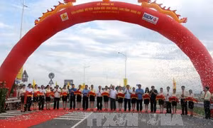 Nghệ An thông xe cầu đường bộ Yên Xuân, bắc qua sông Lam