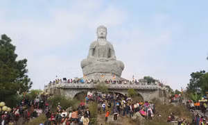 Tưng bừng lễ hội chùa Phật Tích