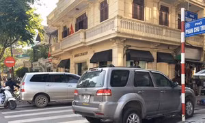 Hết đường cho người đi bộ