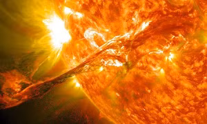 NASA ghi được hình tàu ngoài hành tinh hút năng lượng Mặt trời?