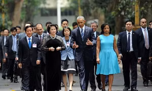 Bí mật về người phụ nữ bên cạnh ông Obama ngày 23/5