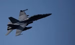 Hai chiến đấu cơ F-18 Mỹ va chạm trên Thái Bình Dương