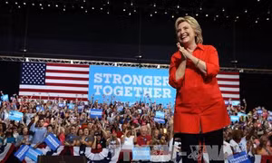 Bà Hillary nới rộng khoảng cách với ông Trump lên 8 điểm