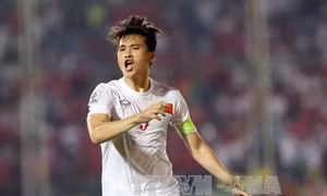 Công Vinh sắp vượt Neymar và Van Persie 