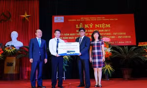 Thaco trao tặng xe Thaco TB82S nhân ngày 20/11