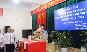 Trăm tuổi vẫn thực hiện quyền công dân