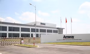 Nhà máy Amway tại Bình Dương nhận 2 chứng nhận quốc tế