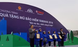 "Đội mũ lên mình cùng đi nhé"