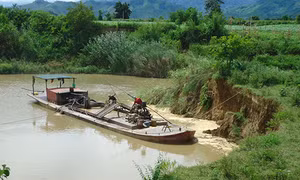 Nhiều cầu cảng, máng rót trái phép ở tỉnh Hà Nam 