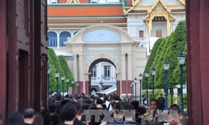 Thái Lan mở cửa Hoàng cung để người dân viếng Nhà Vua