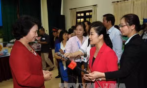 Cử tri thể hiện trách nhiệm công dân trong ngày hội toàn dân