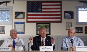 Ông Trump sẽ bỏ về nếu bị đón tiếp “không thảm đỏ” như ông Obama