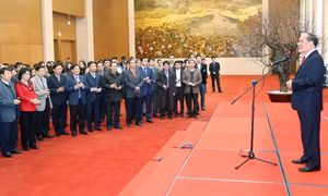 Chủ tịch Quốc hội Nguyễn Sinh Hùng chúc Tết đại biểu Quốc hội