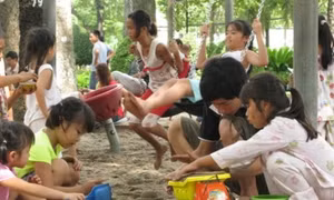 Niềm vui xuân với trẻ lang thang, cơ nhỡ 