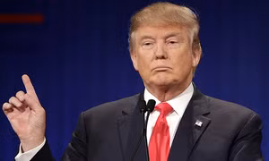 Đứng giữa đôi dòng, ông Trump rẽ lối nào?