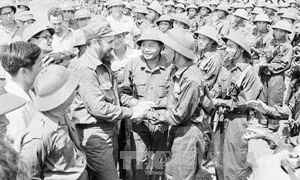 Lãnh tụ Fidel Castro - ngọn cờ đầu trong phong trào đoàn kết với Việt Nam