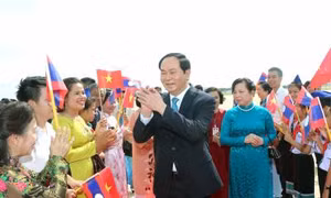 Chủ tịch nước bắt đầu chuyến thăm cấp nhà nước Lào 