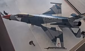 Tiêm kích F-16 Mỹ được sơn lại mô phỏng Su-35 Nga