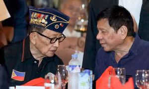 Cựu Tổng thống Philippines bất ngờ từ chức Đặc sứ của ông Duterte