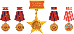 Trao tặng Huân, Huy chương của Lào cho cựu quân tình nguyện Hà Nam