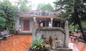 Vòng khói hương thăm thẳm
